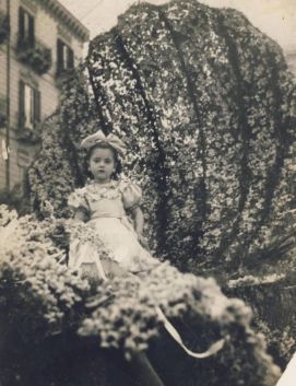 copia-di-festival-del-fiore-a-palermo-11-giugno-1950-la-perla-e-la-figlia-di-salvatore-equizzirita-3