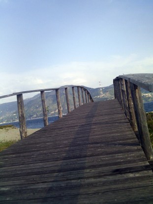 Cronaca del viaggio in una terra sconosciuta tra immagini e parole