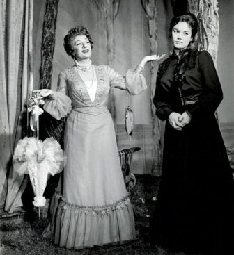 Il gabbiano, regia di Mario Ferrero. Debutto al “Teatro della Cometa” di Roma, 14 gennaio 1960.  Valeria Moriconi interpreta Maša.